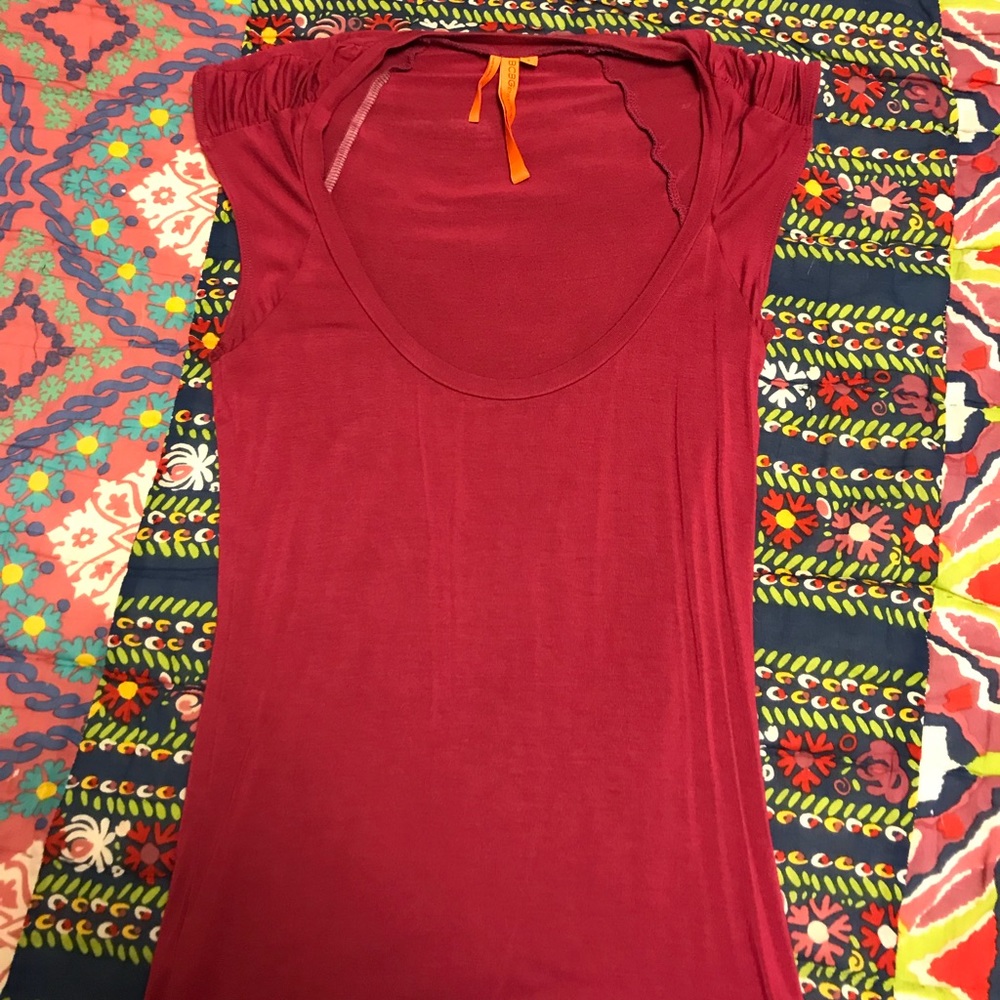 BCBG fushia top